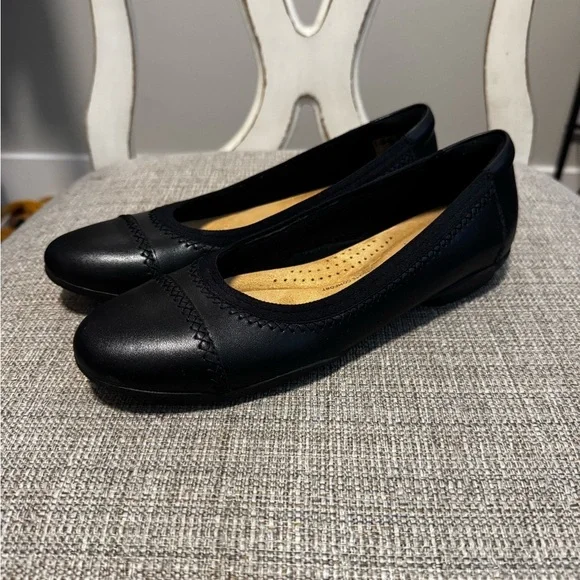 NIB CLARKS Sara Ballet Flat Size 7M - Picture 2 of 7